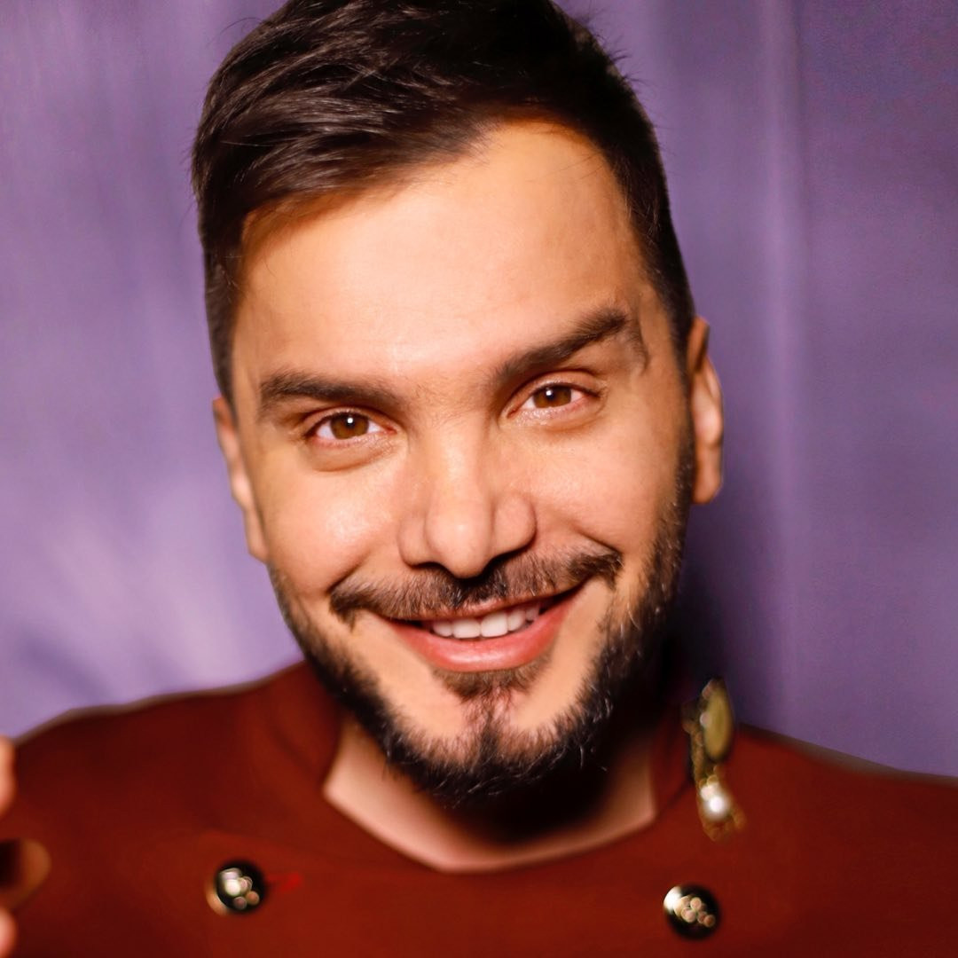 محسن ایزی